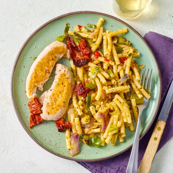 Aiguillettes de poulet et macaroni au pesto