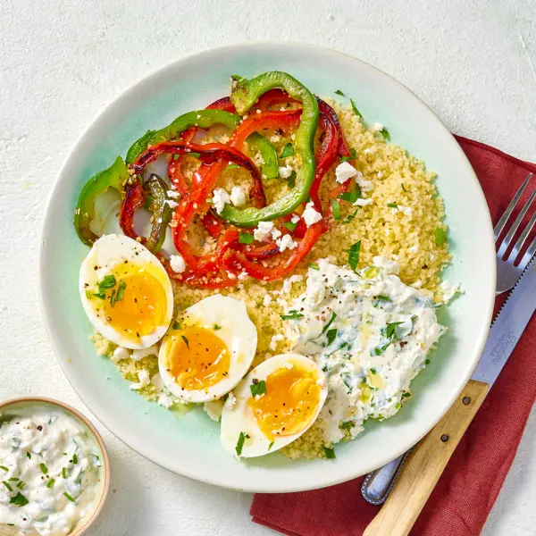 Oeuf mollet et crème de feta aux poivrons grillés