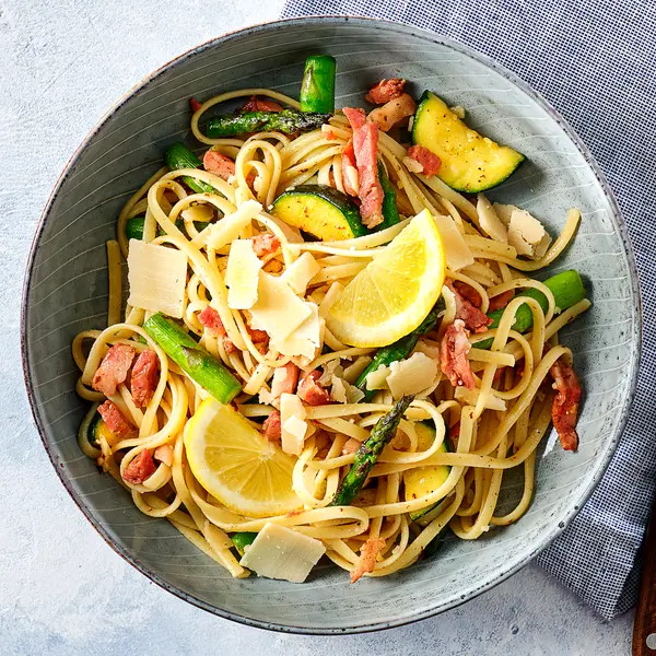 Linguine aux asperges vertes et bacon