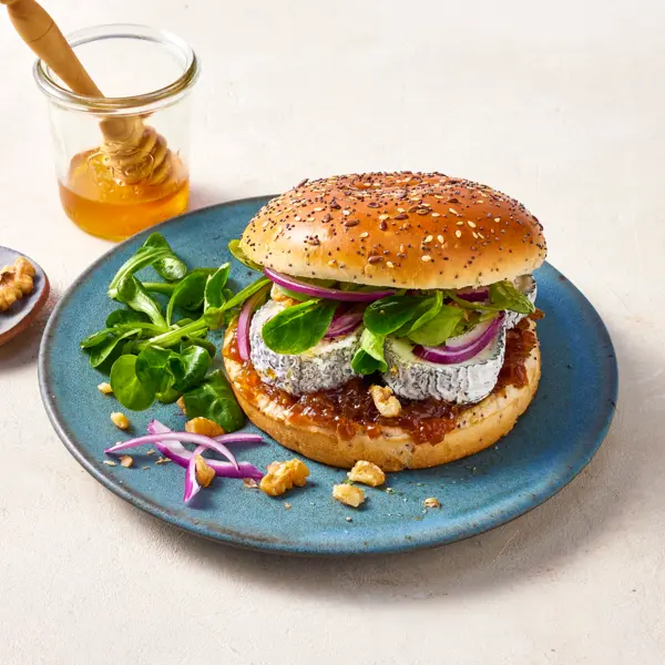 Pain chèvre-miel au confit d'oignons
