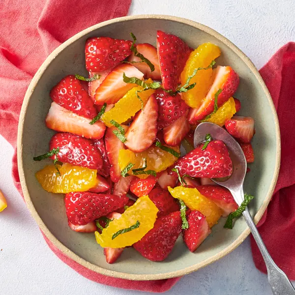 Salade de fraise et d'orange à la fleur d'oranger