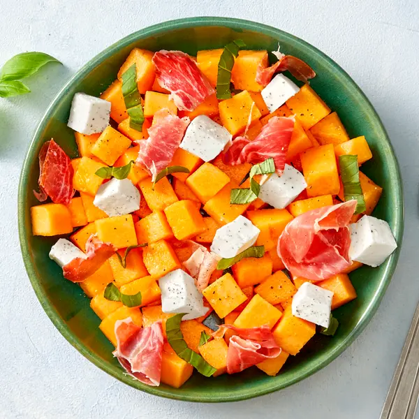 Salade de melon, jambon, mozza