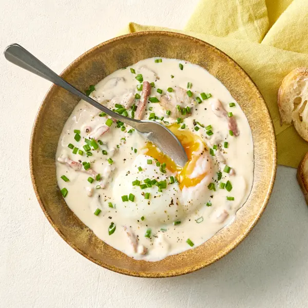Oeuf parfait crème de lard au comté & champignons