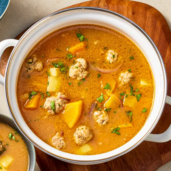 Soupe one-pot aux boulettes de veau