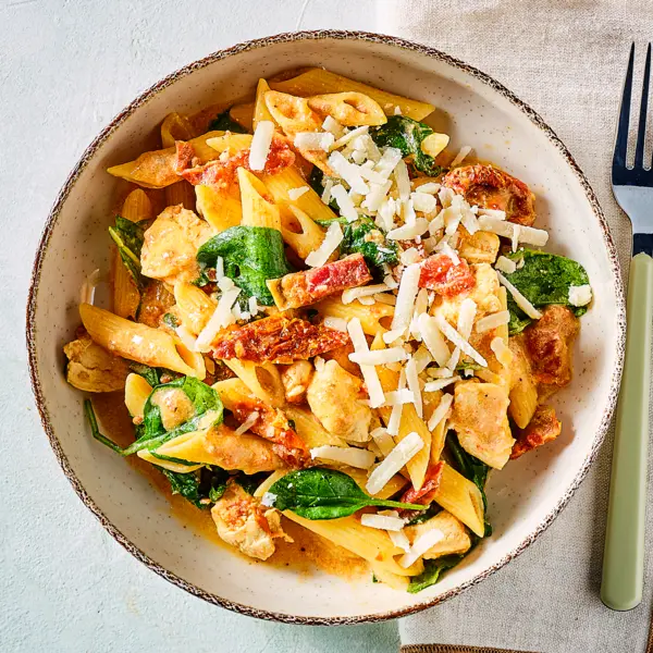 Penne à la crème d'épinards et poulet