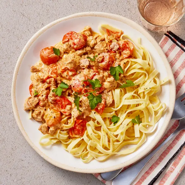 Tagliatelles sauce au thon et tomates épicées