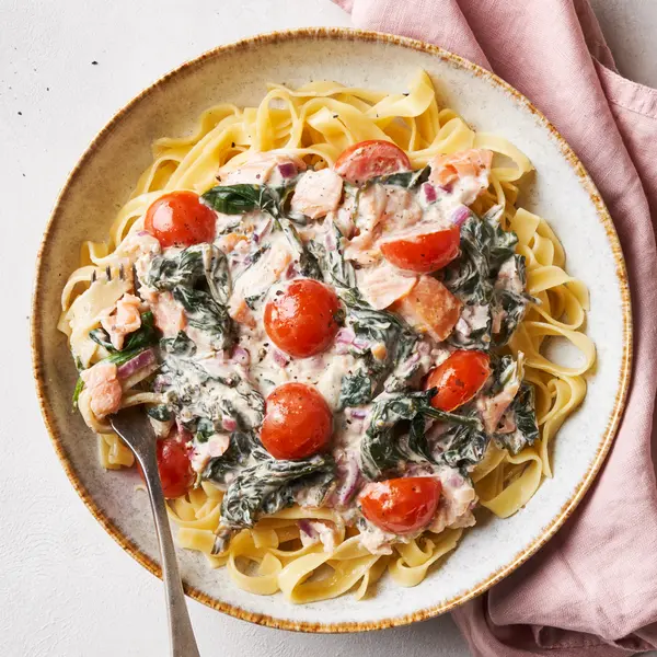 Tagliatelles au saumon, épinards et fromage