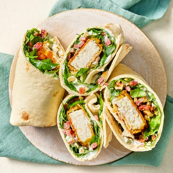 Wrap chèvre panés, salade, lardons, tzaziki, noix