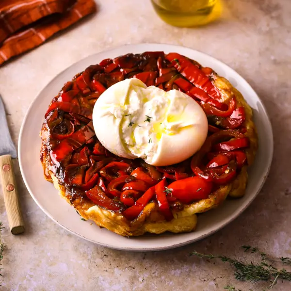 Tarte tatin aux poivrons & à la burrata 