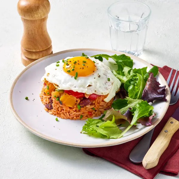 Riz tomate poivrons façon bol renversé