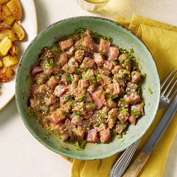 Tartare de thon et patates rôties