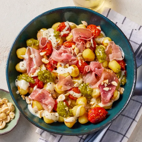 Gnocchinis au chèvre, pesto & jambon de Parme